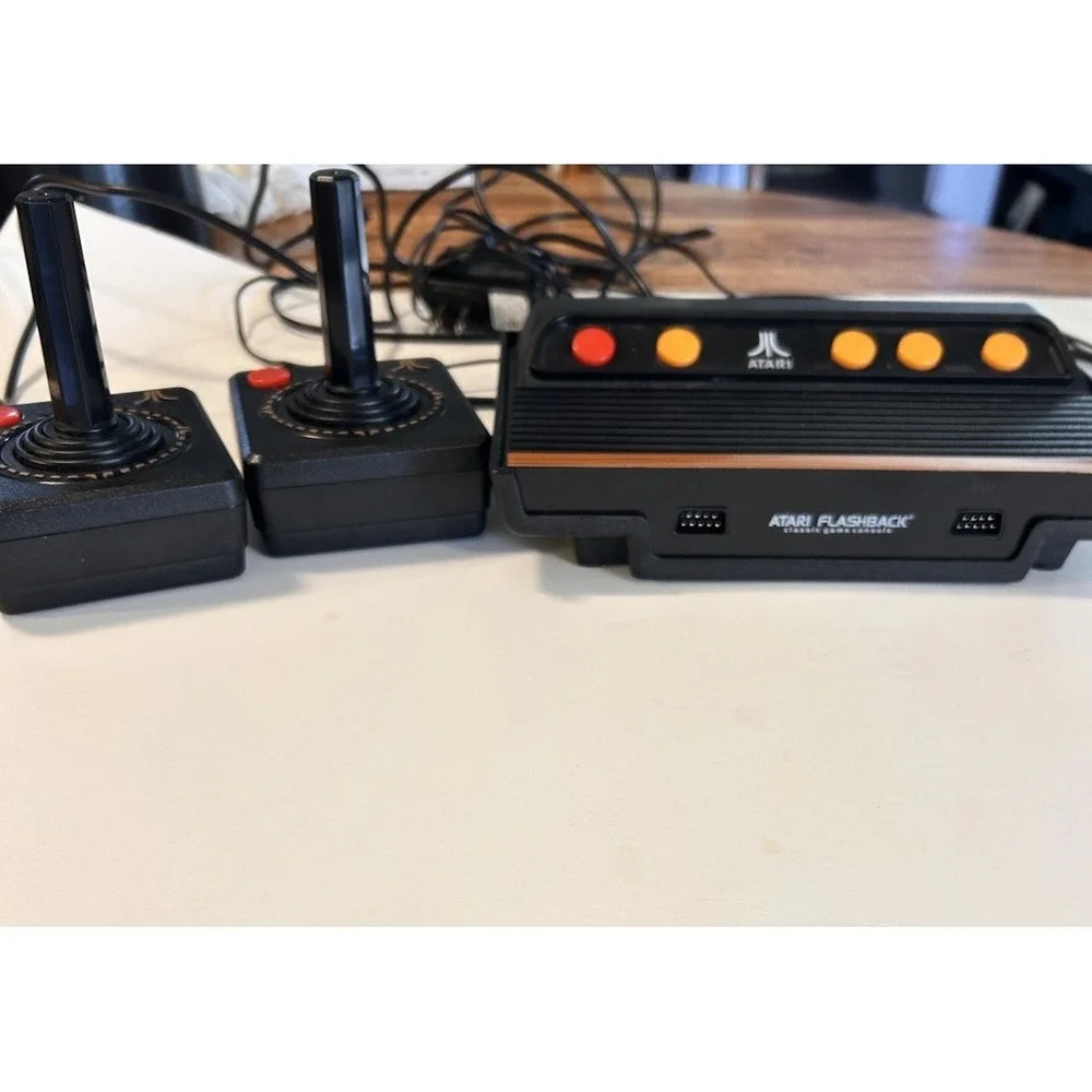 Atari Flashback 8  Classic Gaming Console  W/105  Retro Games Preloaded 2 Joystk